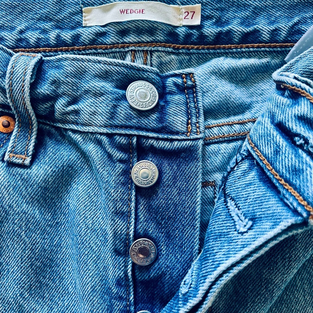 Levi’s wedgie torn distressed jeans 27